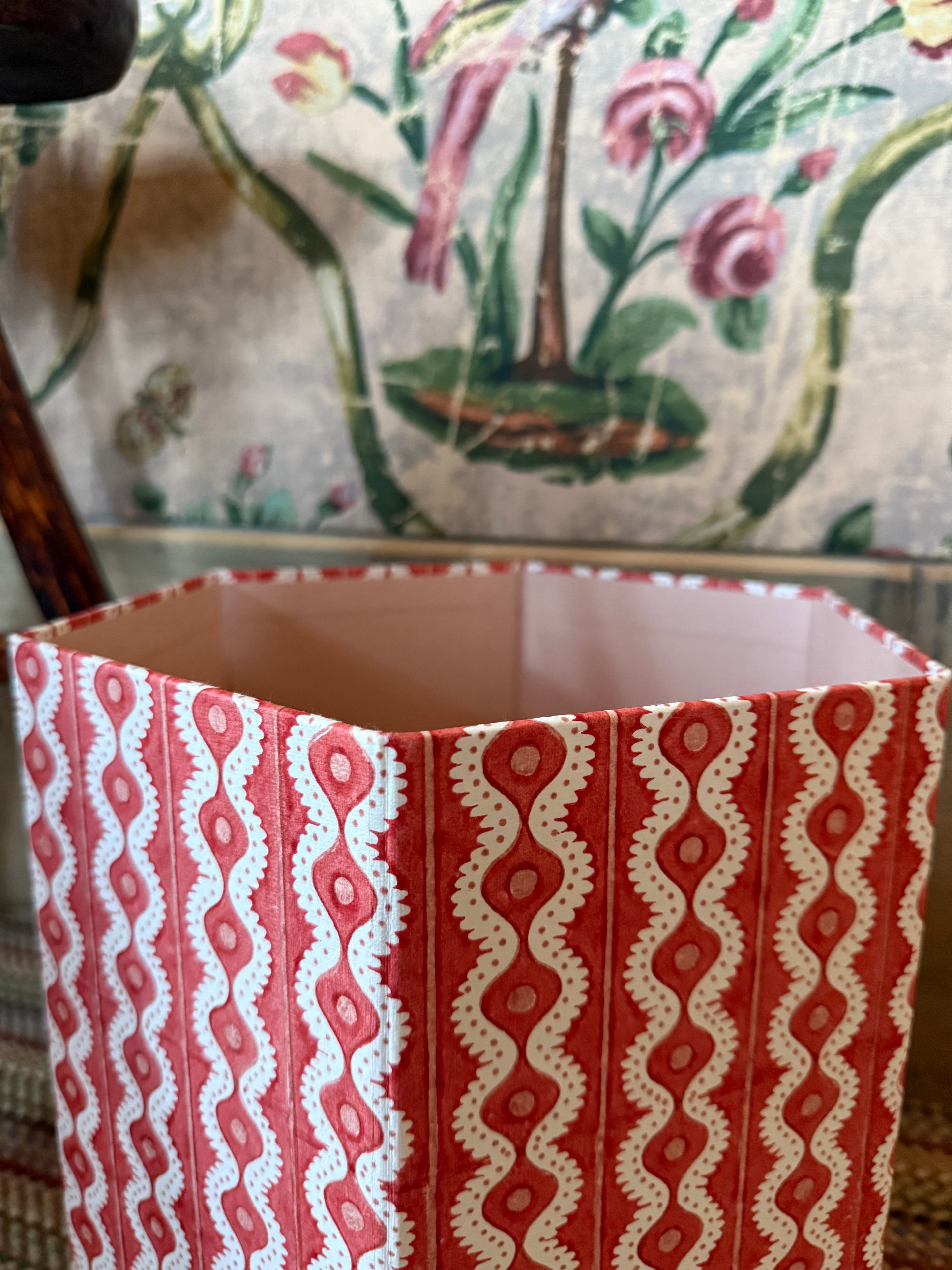 Papierkorb Welle Rot